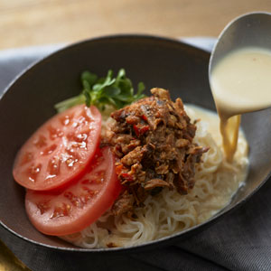 サバ味噌缶で坦々そうめん